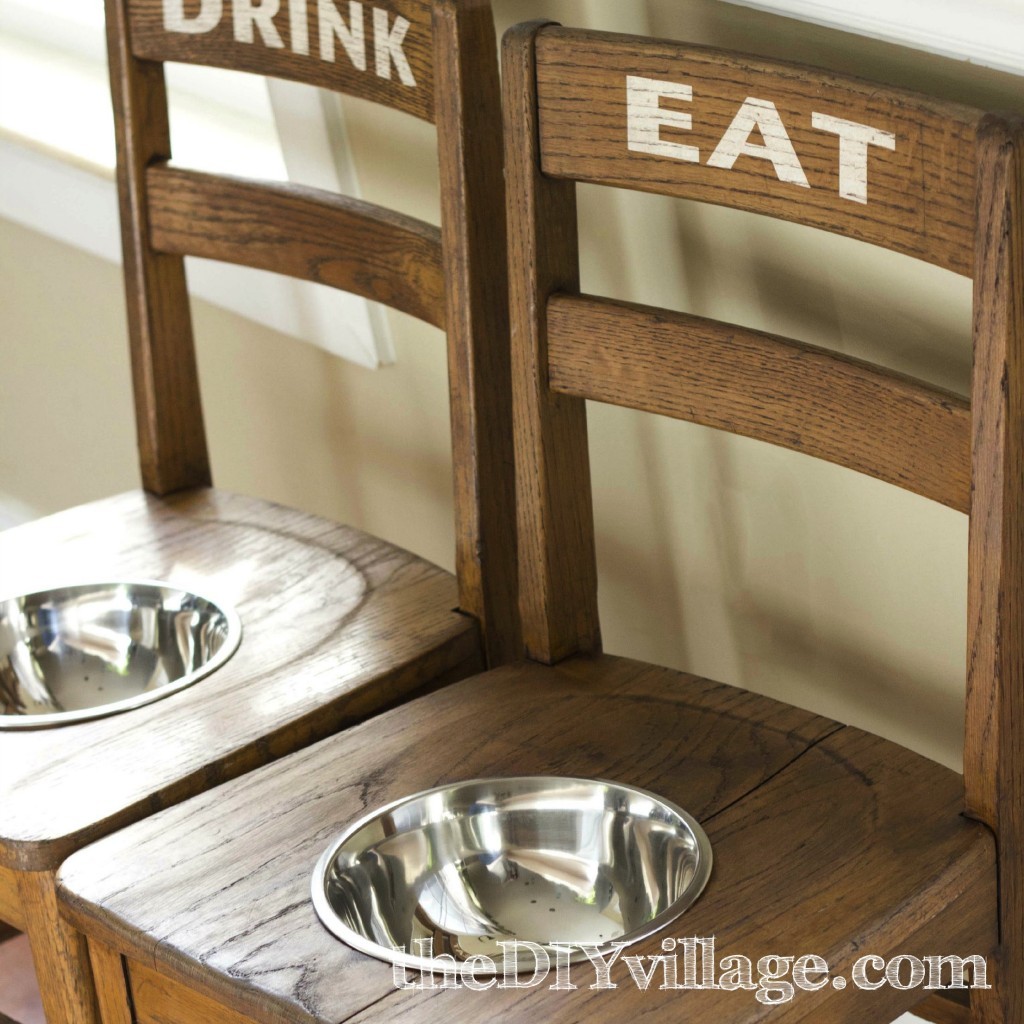 Elevated feeding station. Perfect for large dogs, especially as they get older and bending to the ground becomes increasingly hard for them. 