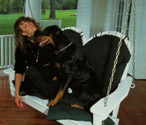 Mariah Carey doberman