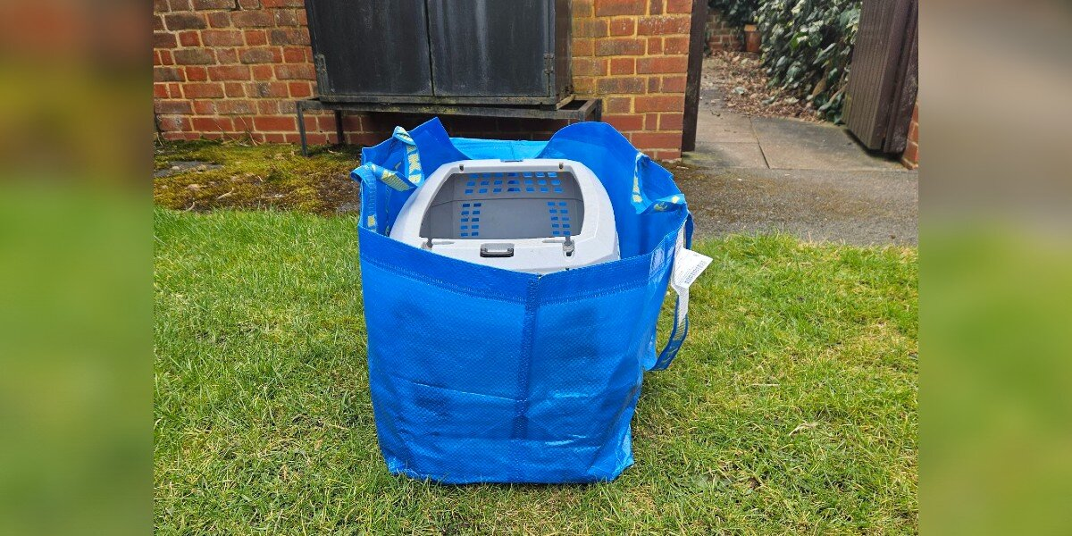 Rescuers Discover Two Ikea Bags in Parking Lot — And Can’t Believe Who’s Inside