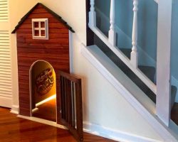 Take A Tour Through This Doghouse Tucked Under The Staircase – The Dog Lives The Life Of Luxury