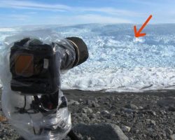 Man Points His Camera at Ice – Seconds later he CAPTURES the impossible on film