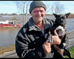 After Cancer Diagnosis, Man Chooses To Spend Final Days With Just His Dog Sailing Down Mississippi