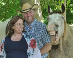 Laughing Horse Photobombs And Steals Spotlight During Couple’s Maternity Photoshoot