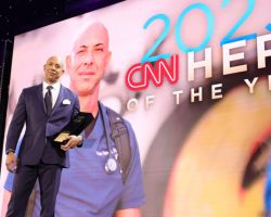 Veterinarian dedicated to providing care for the pets of homeless people named “Hero of the Year”