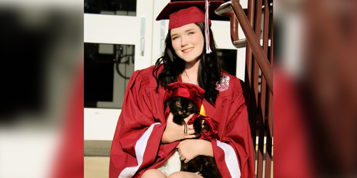 Little Girl Asked Her Cat to Stay With Her Until Graduation — And He Did