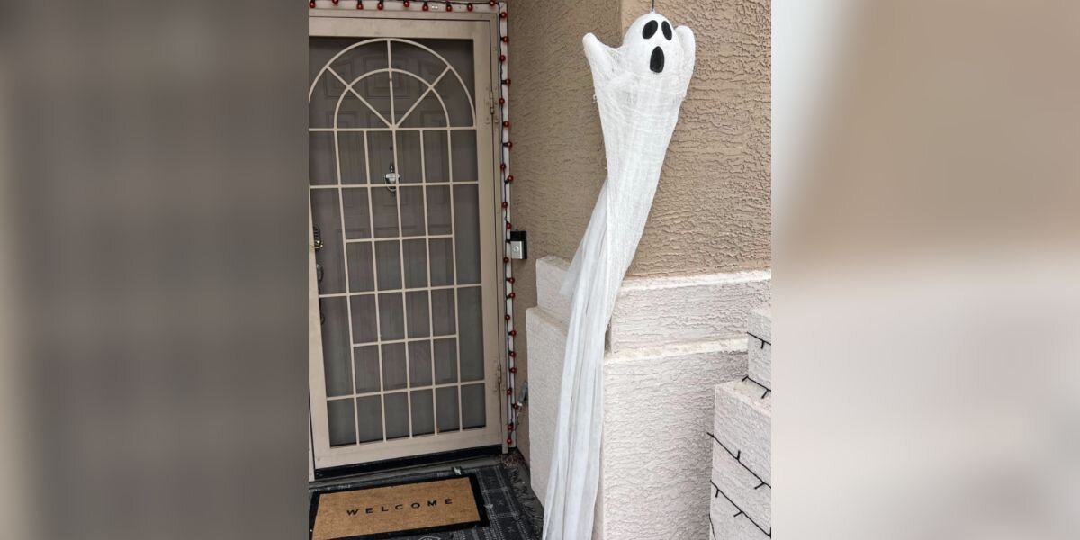 Homeowner Shocked To Find Unexpected Visitor Disguised As a Doormat